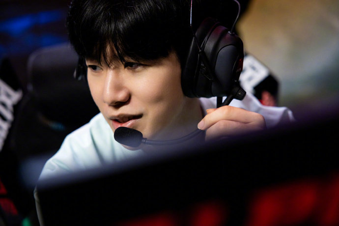 集体主义压 集体主义压